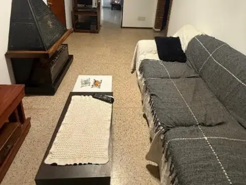 Casa 5 ambientes con 1 baño