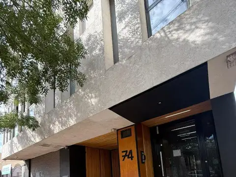 Hipólito Yrigoyen 100