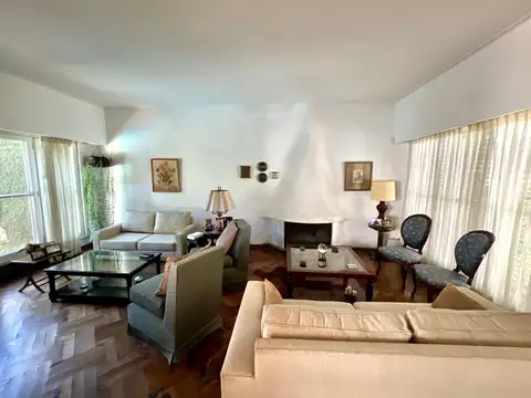 La Lucila: Excelente casa entre Libertador y El Río. Lote 10x35/200 m² Cub con Piscina y Gran Parque