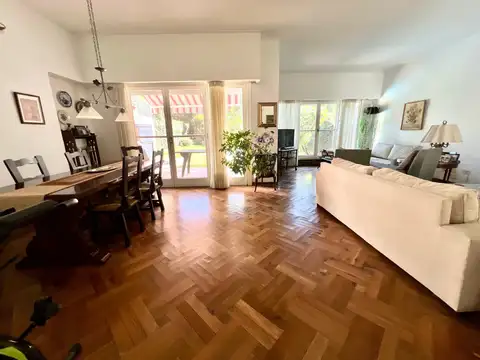 Casa en Venta con 3 cocheras