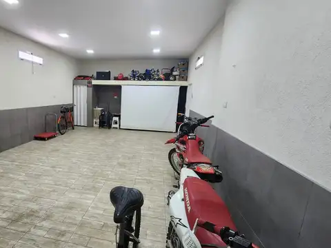 VENTA DE CASA 4 AMBIENTES, MAS LOCAL A ESTRENAR! SAN JUSTO, TOMA PROP DE MENOR VALOR MAS DIFERENCIA!