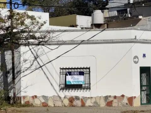 CASA A LA VENTA EN BARRIO ARROYITO APTA CREDITO