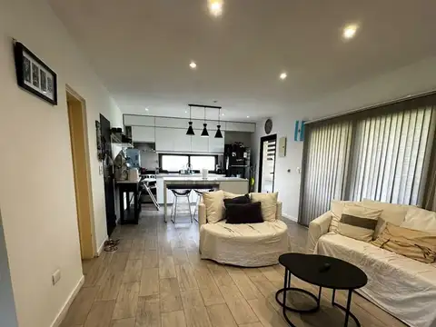 Casa 5 ambientes con 4 baños