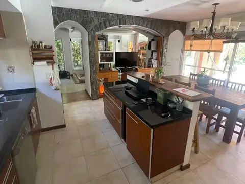 Casa en Alquiler Temporal con 2 cocheras