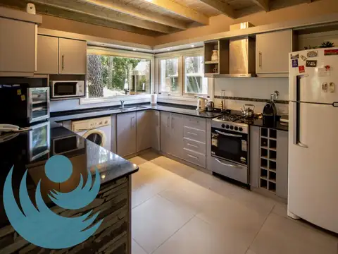 Casa 5 ambientes con 3 baños