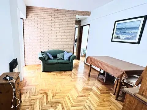 DOS AMBIENTES CON PATIO Y BALCÓN CORRIDO vista verde, luminoso, 5 cuadras de Subte D. Mostramos hoy