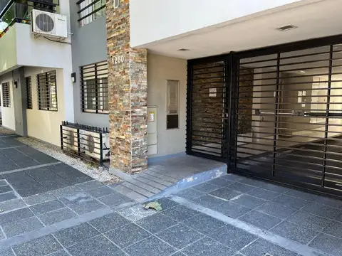 BANFIELD  departamento de 2 ambientes en planta baja al fren
