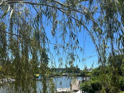 Lote al río en  Barrio Náutico  Albanueva ORIENTACION NORTE. En exclusividad
