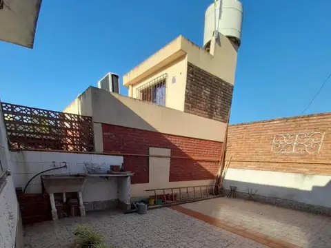 PH 2 dormitorios con Patio en Planta Alta -  Barrio Tablada