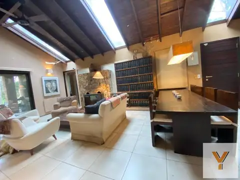 Casa en Venta con 1 cochera