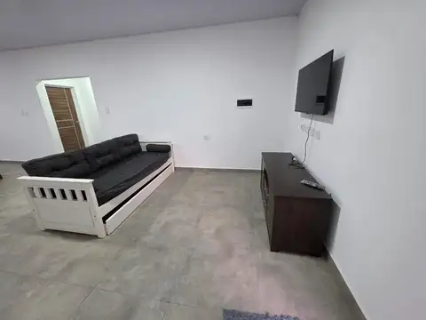 Casa en Alquiler con 2 cocheras