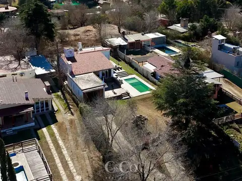 Casa 8 ambientes con 2 baños