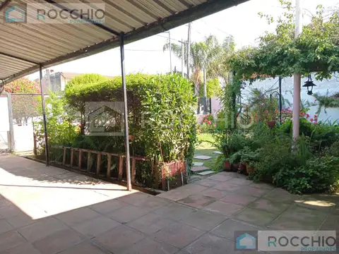 Casa en Venta con 3 cocheras