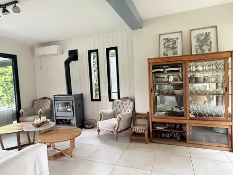 Casa 5 ambientes con 2 baños