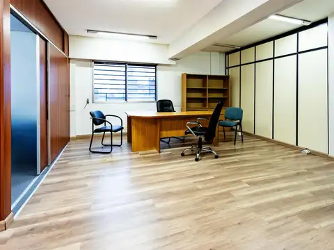 Oficina 5 ambientes con 2 baños