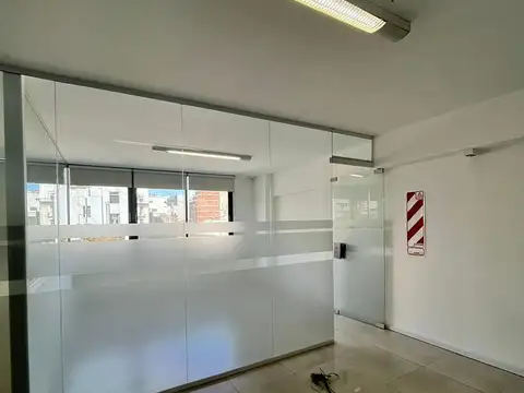 Oficina en Alquiler con 1 cochera