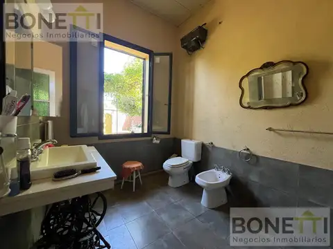 Casa 5 ambientes con 2 baños