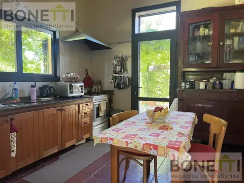 Casa 5 ambientes con 2 baños