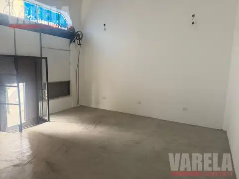 Local en Alquiler en Parque Chacabuco, $ 580.000