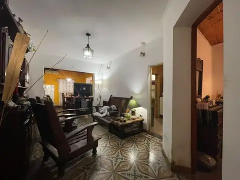 Casa 5 ambientes con 1 baño