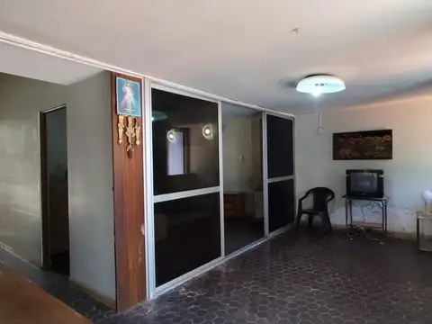 Casa 11 ambientes con 3 baños