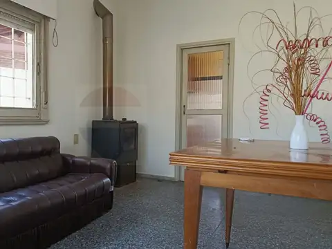 Casa 5 ambientes con 1 baño