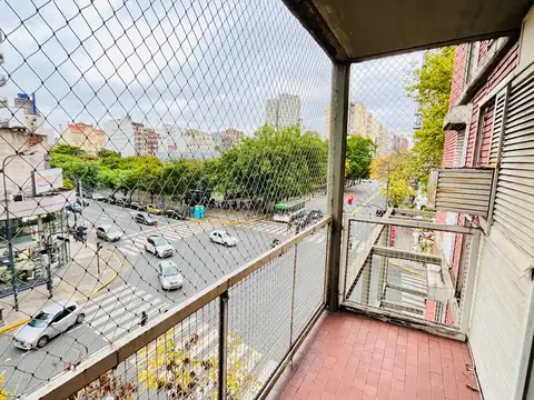 "EXCELENTE UBICACION" JUJUY 420, 2 AMB. TODO EQUIPADO, C/BALCON AL FRENTE, MUY LUMINOSO