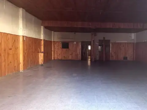 casa en planta alta con amplio galpon zona villa Adelina