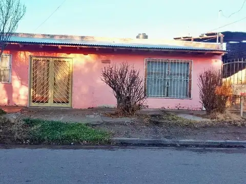 CASA EN VENTA  CON SALON COMERCIAL EN PLOTTIER