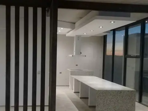 CASA HORMIGÓN 4 AMBIENTES CON PILETA Y PARRILLA