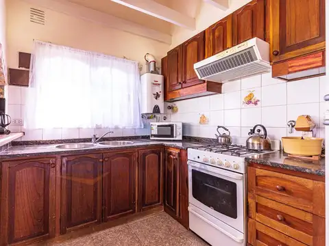 Casa 5 ambientes con 2 baños