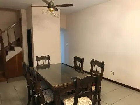 Depto Tipo Casa 4 ambientes con 3 baños
