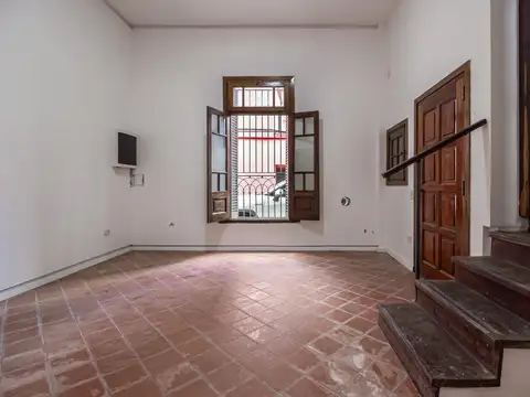 OFICINA COMERCIAL EN VENTA SOBRE TERRENO PROPIO