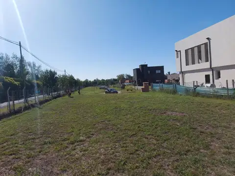 Lote perimetral en barrio santa elisa 