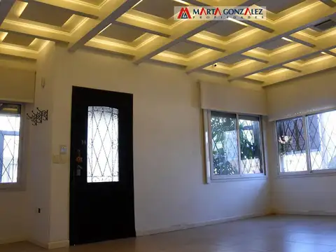 Casa 5 ambientes con 4 baños
