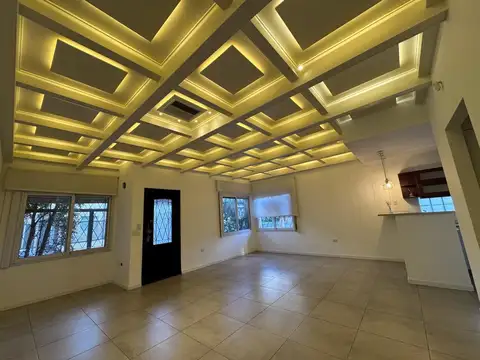 Casa 5 ambientes con 4 baños
