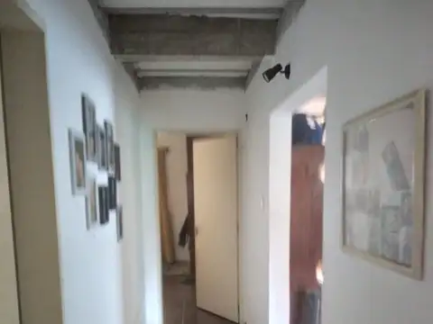 Casa muy amplia y cómoda, con pileta cercano Acceso Oeste-