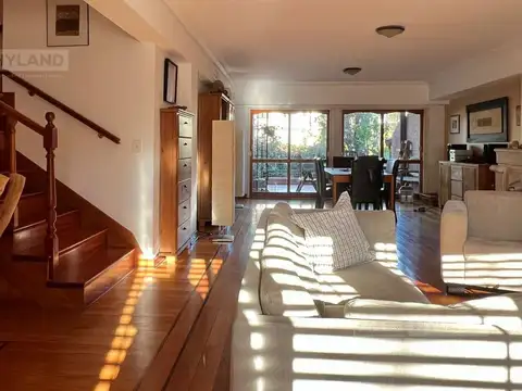 Casa 5 ambientes con 4 baños