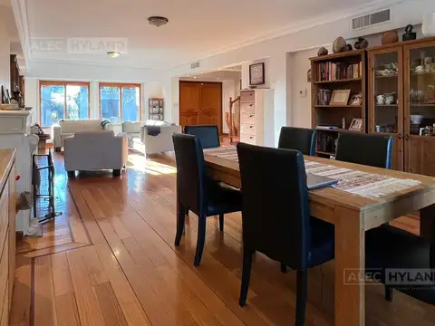 Casa en Alquiler con 3 cocheras