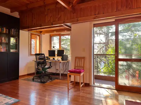 Casa en Alquiler con 3 cocheras