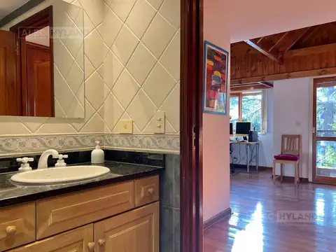Casa 5 ambientes con 4 baños