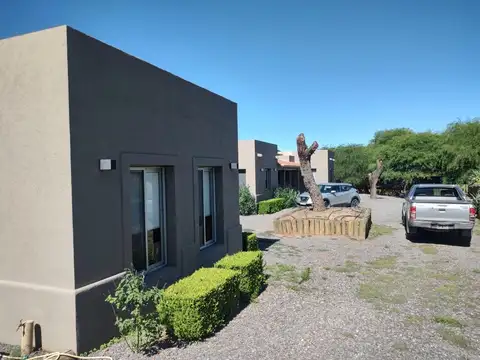 Preciosa casa 3 dorm suite/jardin parquizado Valle Escondido