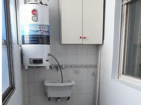 3 ambientes, lateral, sin balcón