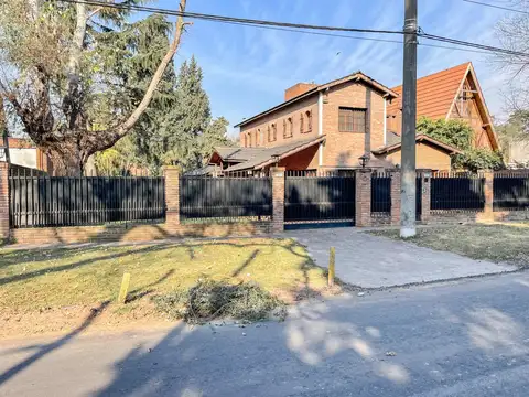 VENTA CASA 5 AMB. R. ROJAS PARQUE PILETA QUINCHO