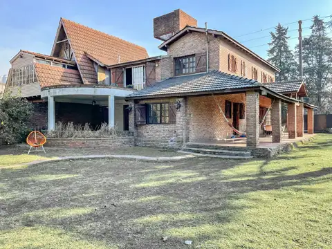 Casa 5 ambientes con 2 baños