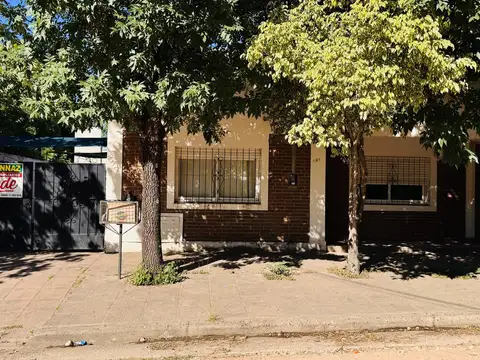 Casa con 2 Deptos en Colón Entre Ríos