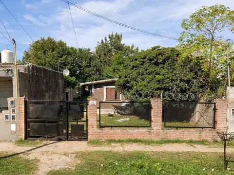 CASA EN VENTA, SE TOMAN PERMUTAS 