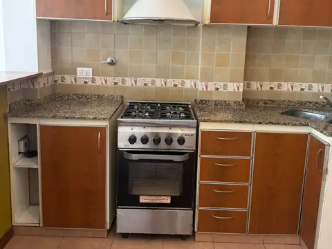 Departamento 2 Ambientes con Cochera Descubierta en Lanús Este.