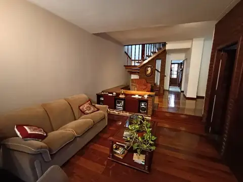 DEPARTAMENTO TIPO CASA AMPLIO AL FRENTE DE 4 AMBIENTES, Oliden 4400 - Villa Lugano