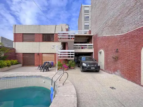 Casa 9 ambientes con 5 baños